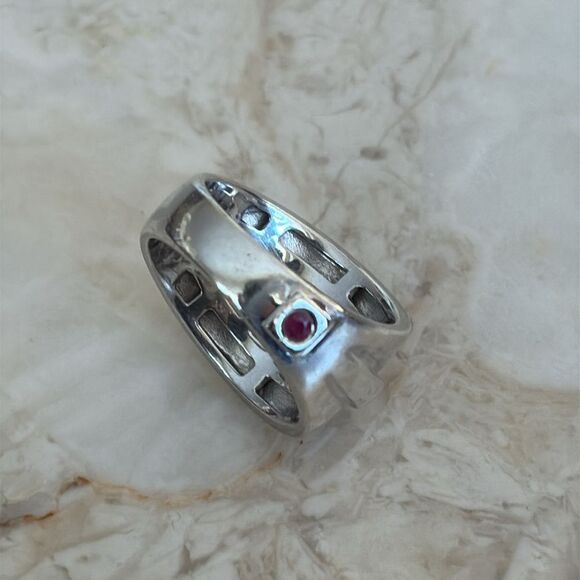 Elle 925 Sterling Silver Large Dome Ring Genuine Ruby Size 9 - Picture 9 of 10